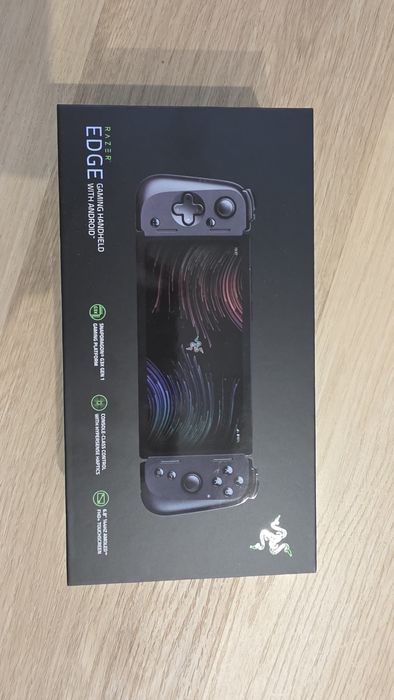 Konsola RAZER Edge Wifi + Kontroler Kishi V2 Pro Bundle