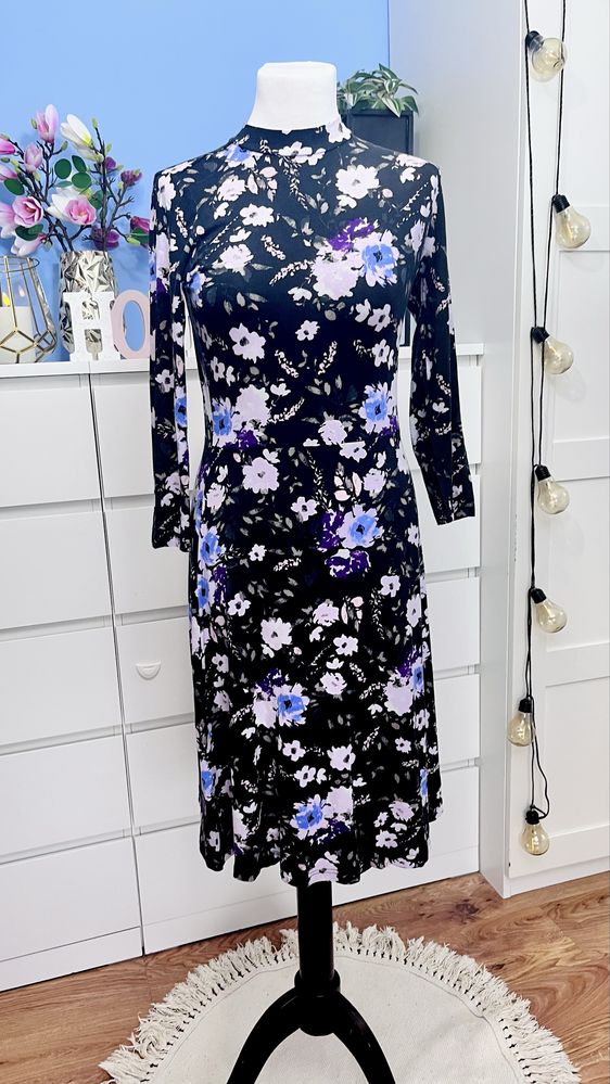 Śliczna sukienka kwiaty vintage retro pin up wiskoza półgolf