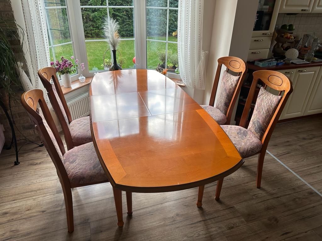 Drewniany stół z krzesłami vintage Stan bardzo dobry