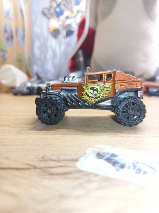 Машинка hot wheels