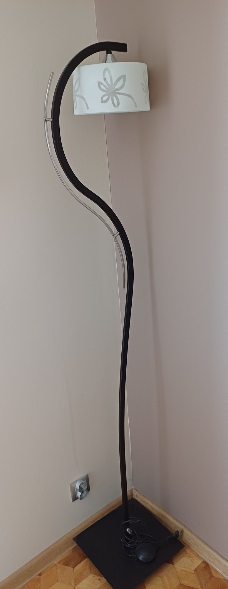 Żyrandol i lampa wolnostojąca