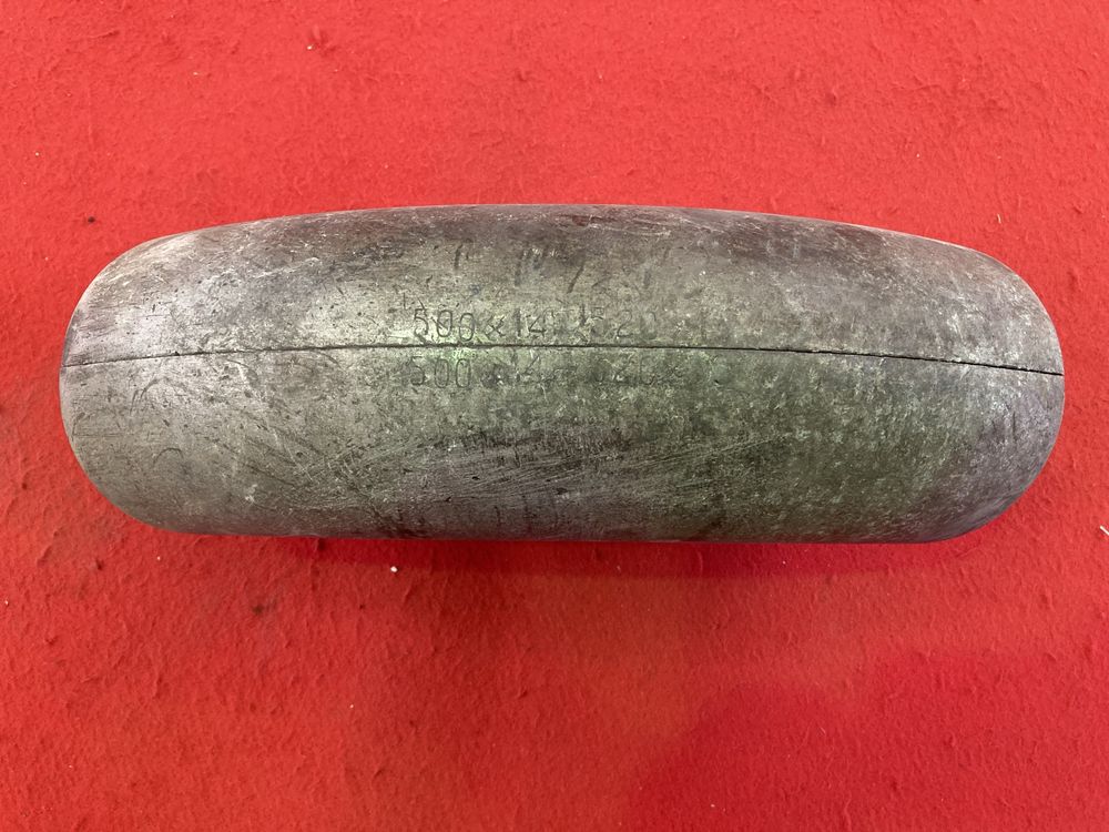 Antigo molde / ferramenta para vulcanizar pneus.