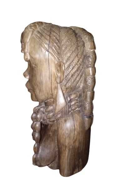 Busto de Mulher Mamuíla em Pau Cinza -Arte Africana-Cabinda