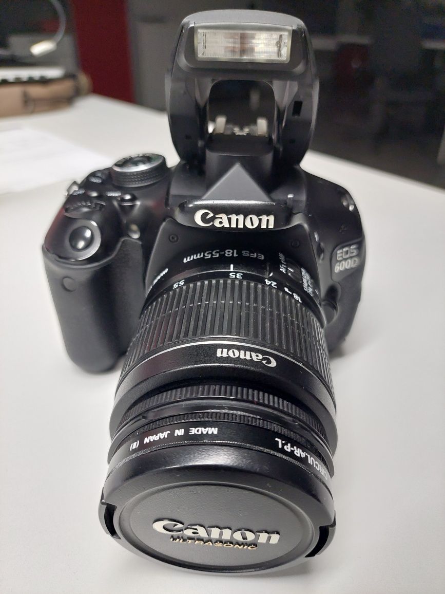 Aparat Canon EOS 600D + Obiektyw Canon 18-55mm