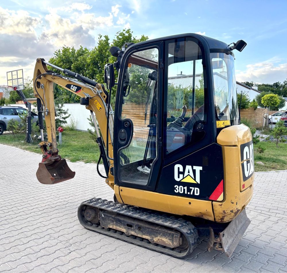 Minikoparka Cat 301.7D