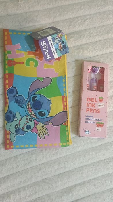 Nowy z metką zestaw piórnik i dlugopisy