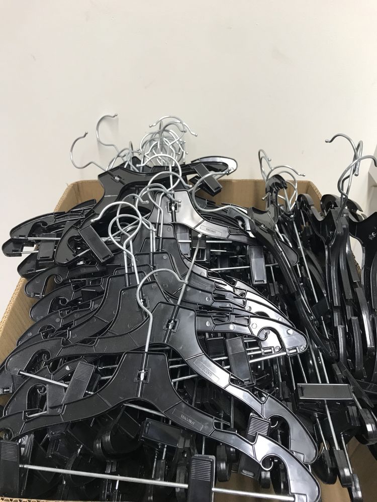 Conjunto de > 100 cabides de criança