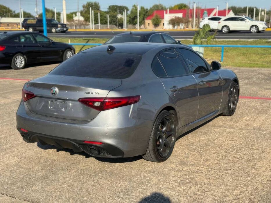 Alfa Romeo Giulia      2019