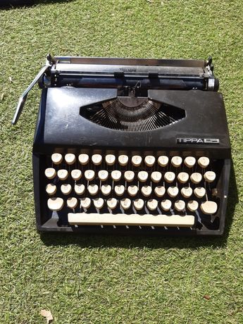 Máquina de escrever antiga - Triumph Tippa S portátil