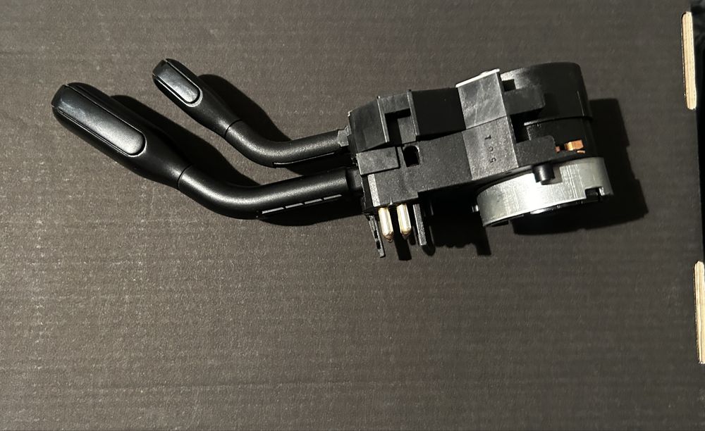 Продам стрикозу (гітару) на Audi A6 C4 (1994–1997)