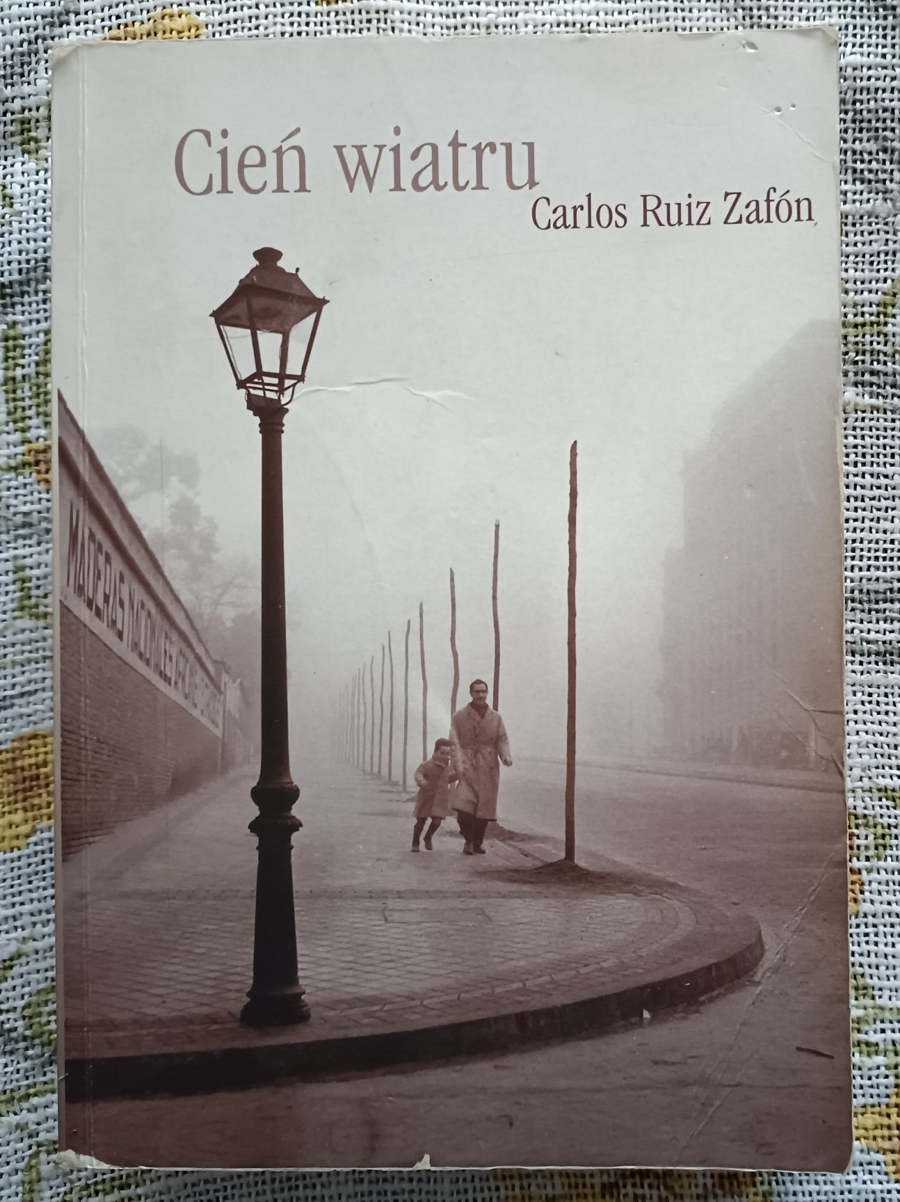 Cień wiatru/Carlos Ruiz Zafón/książka używana/oprawa miękka