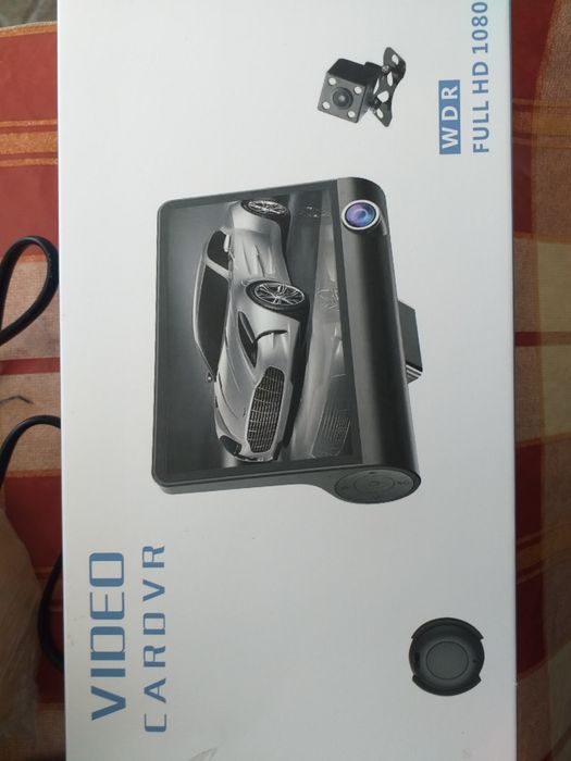 Відеореєстратор має три камери