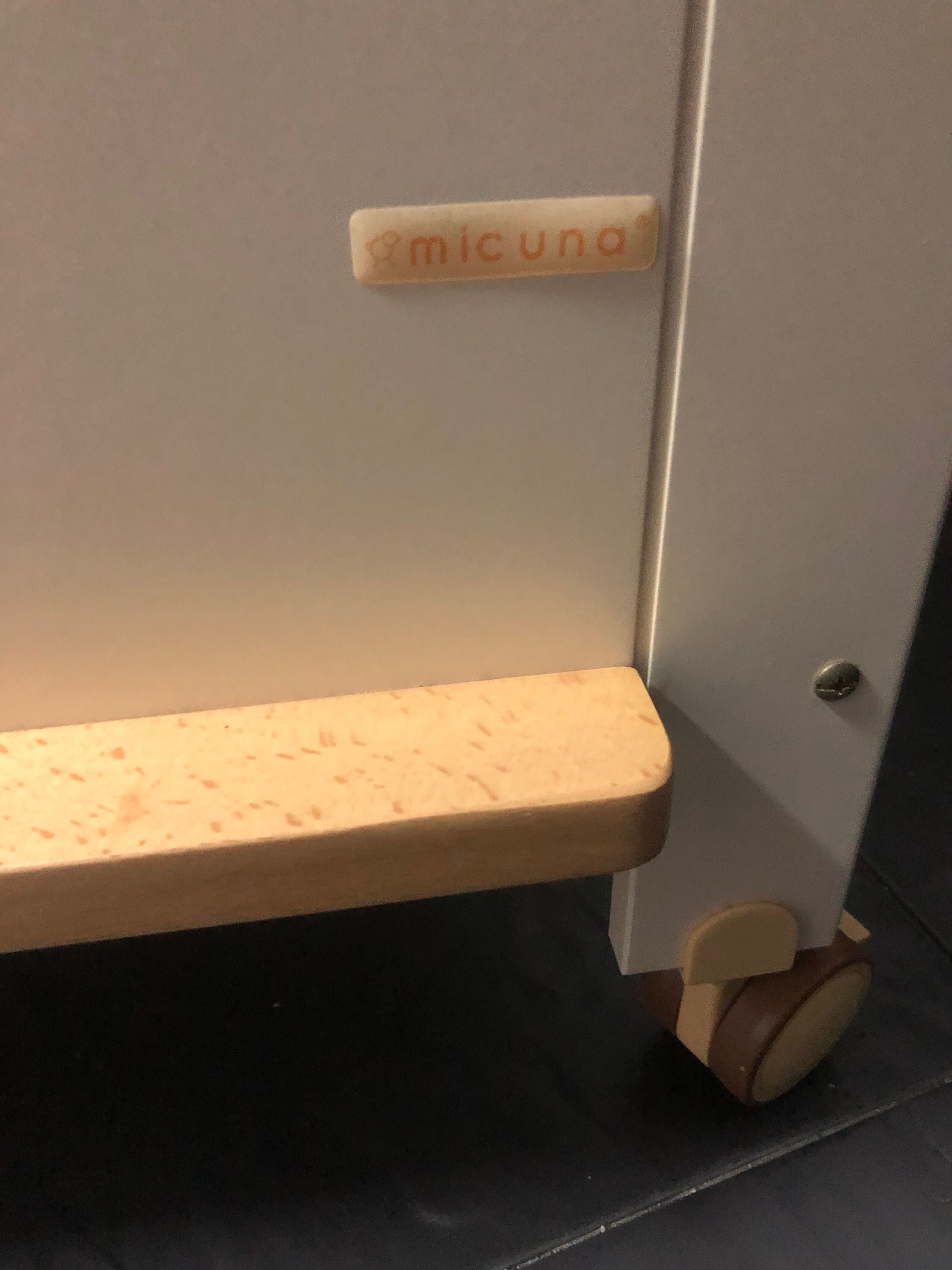 Quarto bebé menina