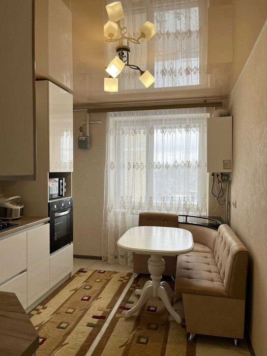 3-кімнатна з ЄВРЕМОНТОМ та ТЕХНІКОЮ!