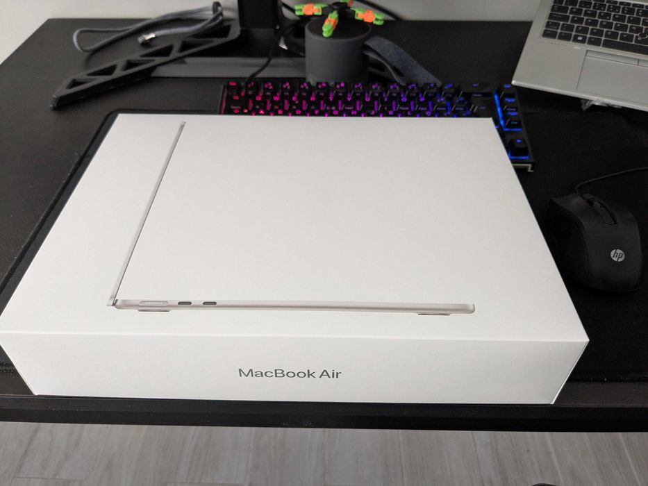 Como NOVO - MacBook Air 13'' 2025 | M4 | 16GB | 256GB SSD | Prateado