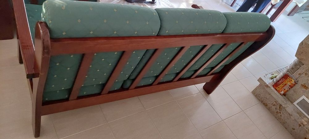 Conjunto Sofá 3 lugares + 2 lugares em madeira