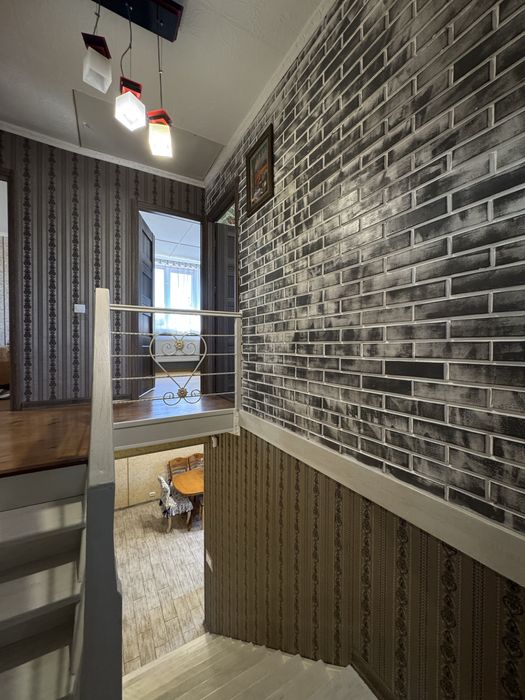 Продам будинок з гаражем