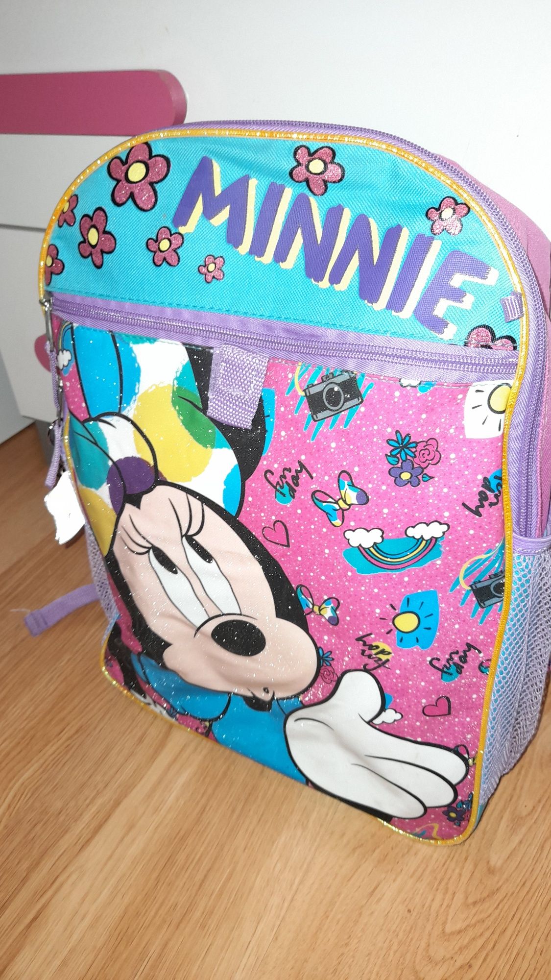 Plecak z Minnie śliczny.