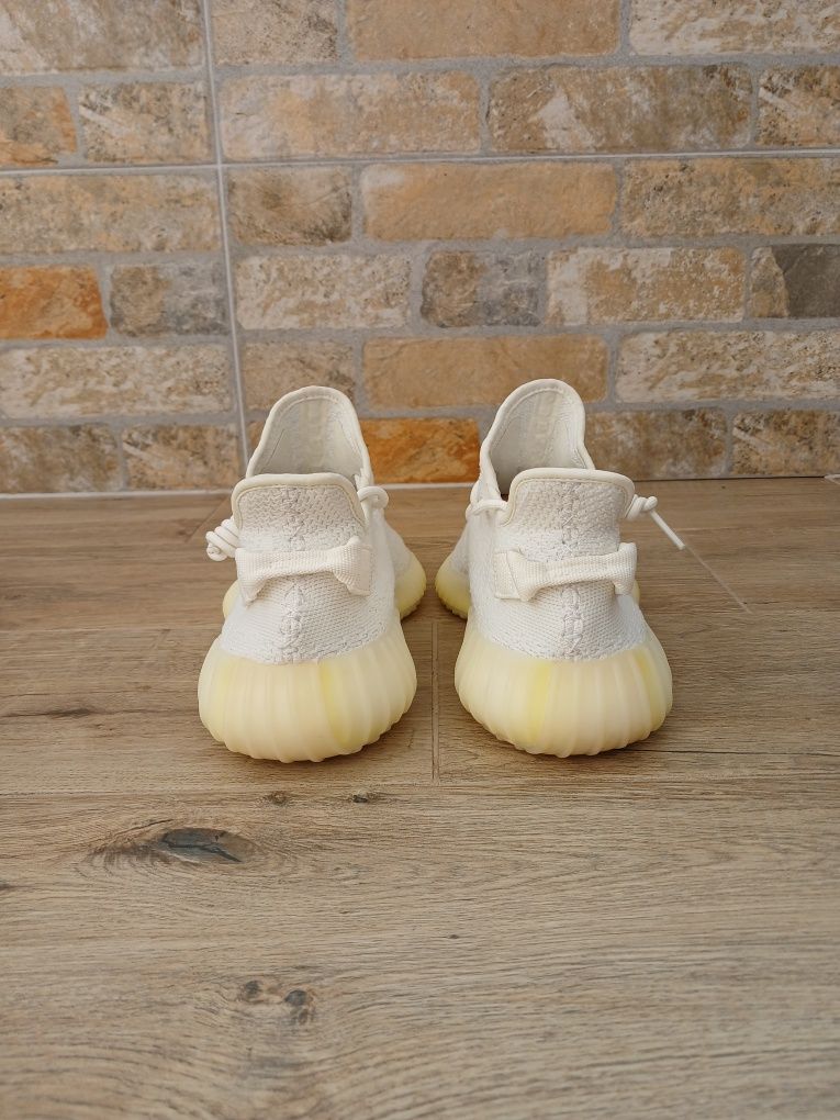 Кроссовки Adidas Yeezy Boost р 43 на 42 (28 см) ц 1650 гр отличн. сост