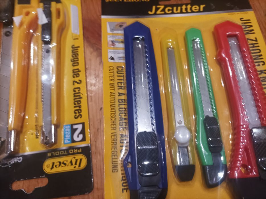 Noże budowlane nowe