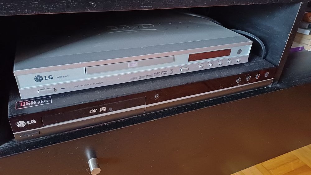 Leitores DVD LG metalizado e preto
