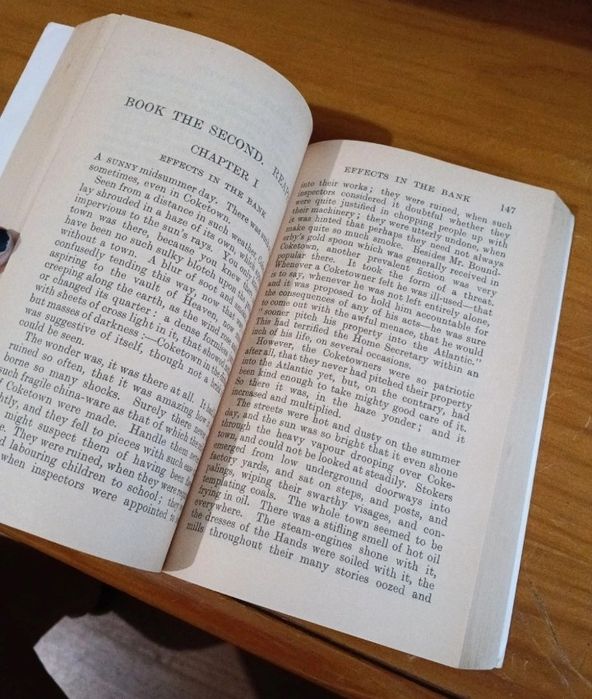 Livro "Hard Times" de Charles Dickens