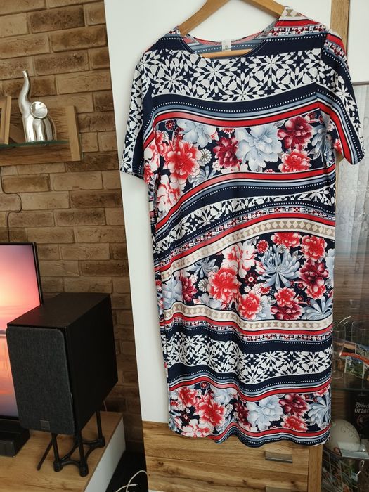 Letnia sukienka z krótkim rękawkiem