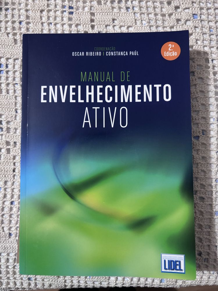 Livros de Oscar Ribeiro e de Contança Paúl