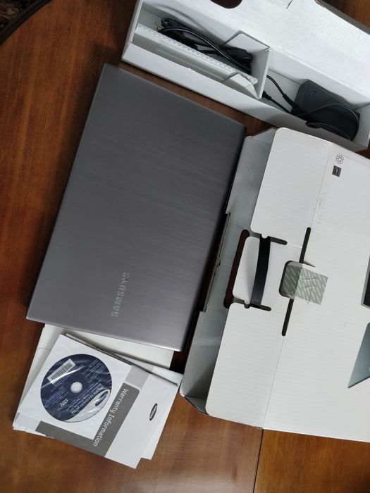 Samsung Series 7 chronos 17.3-inches