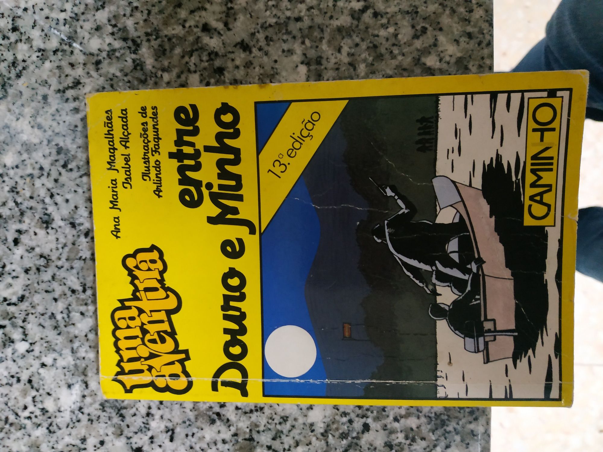 Livro Uma Aventura entre Douro e Minho