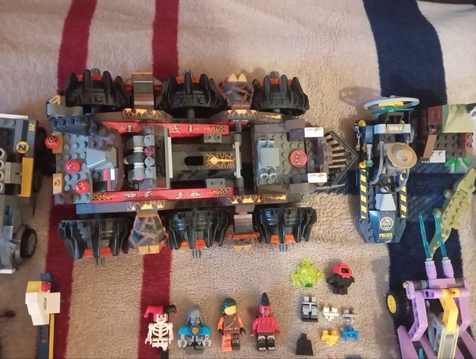 Продам наборы,фигурки, аксессуары и детали лего!