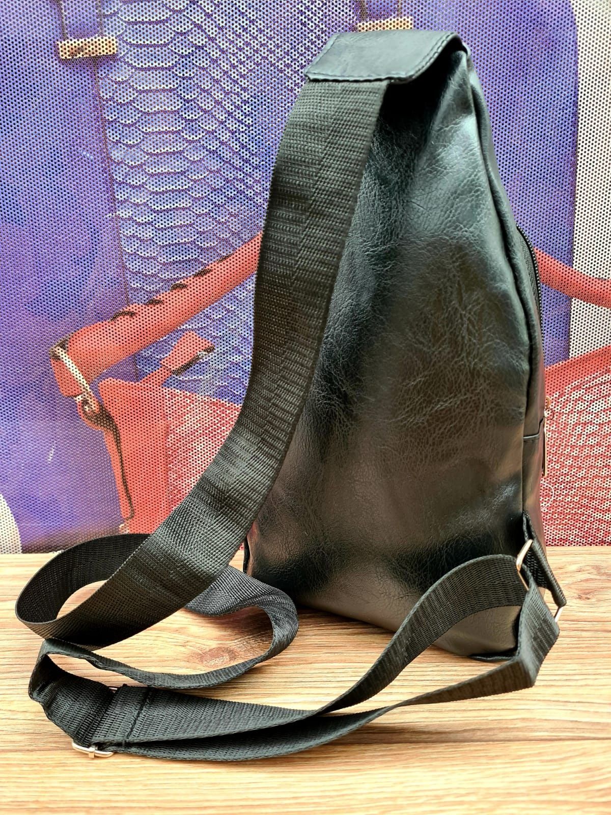 Nowy modny plecak na jedno ramię w kolorze czarnym