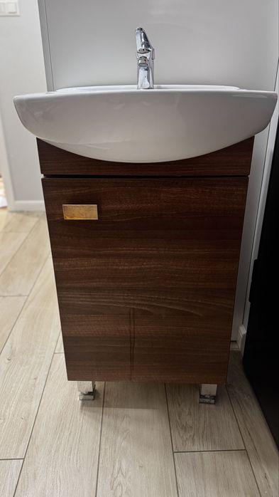 Szafka łazienkowa z umywalką