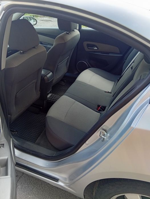 Продам Шевроле Круз 2010год 1.6