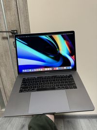 Macbook pro 15 2018 core i9 32/512gb  amd pro 560x 4gb