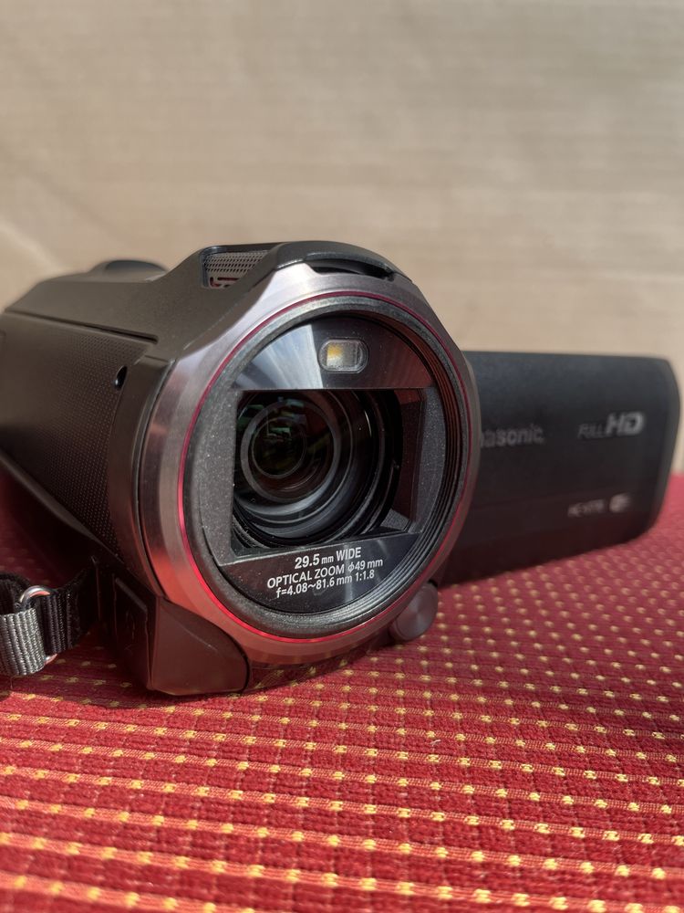 Відеокамера Panasonic HC V770