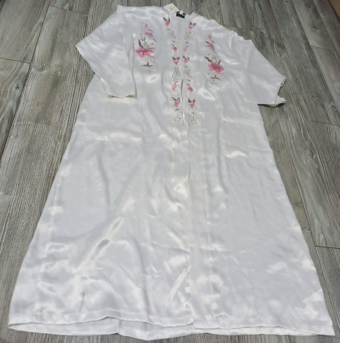 Szlafroczek dlugi satynowy haft 38/M Jing Hong