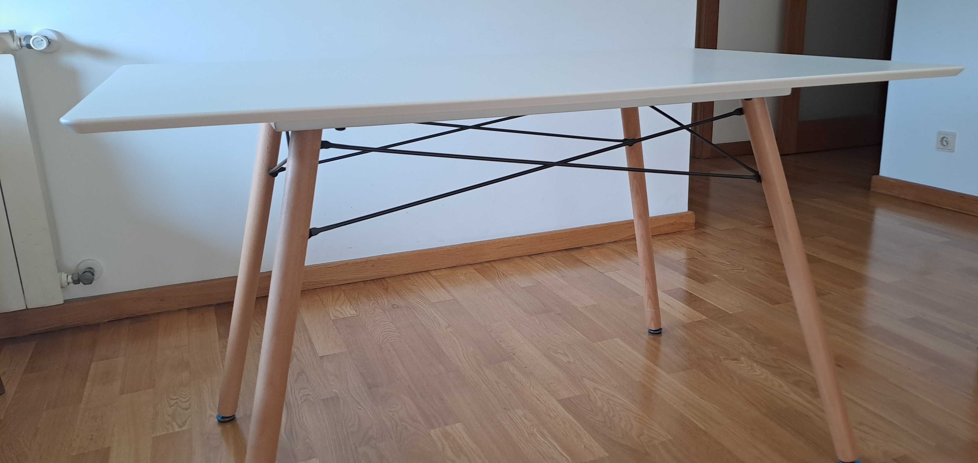 Mesa de cozinha branca praticamente nova