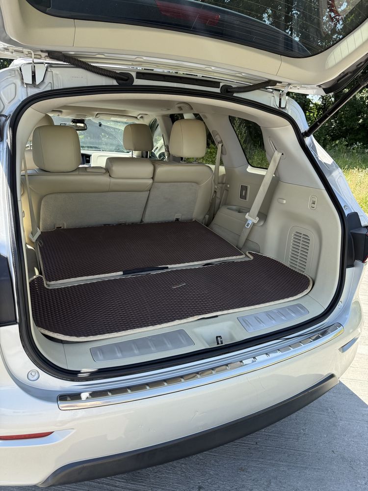 Автомобіль Infinity QX60