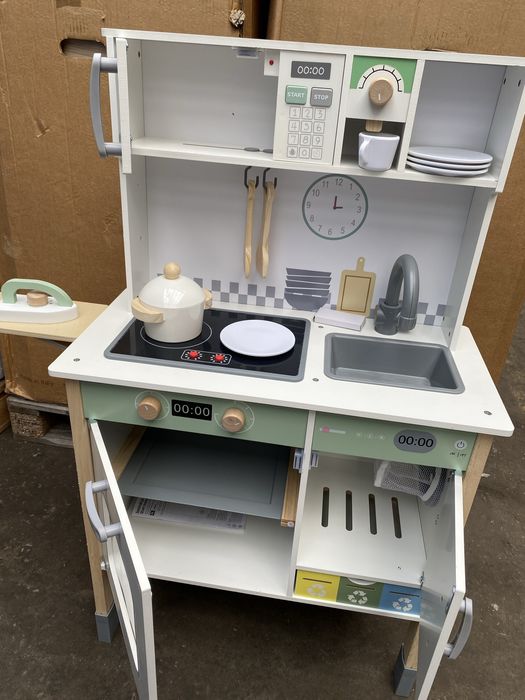 kuchnia dla dzieci drewniana  z pralką i tablicą kredową dziecienca