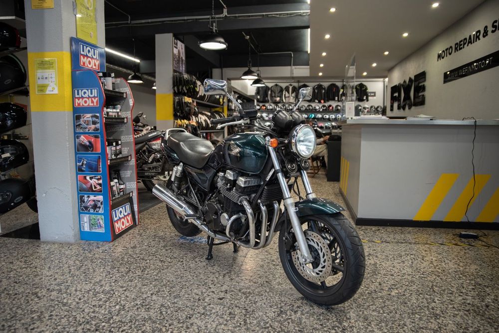 Honda CB 750 Seven Fifty em Raro estado de conservação
