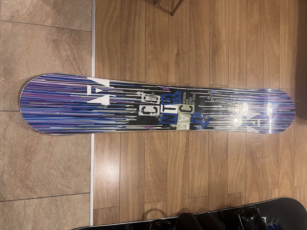 Contract snowboard 162W