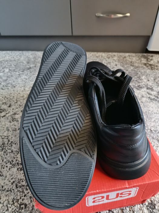 Продам чоловічі шкіряні кеди