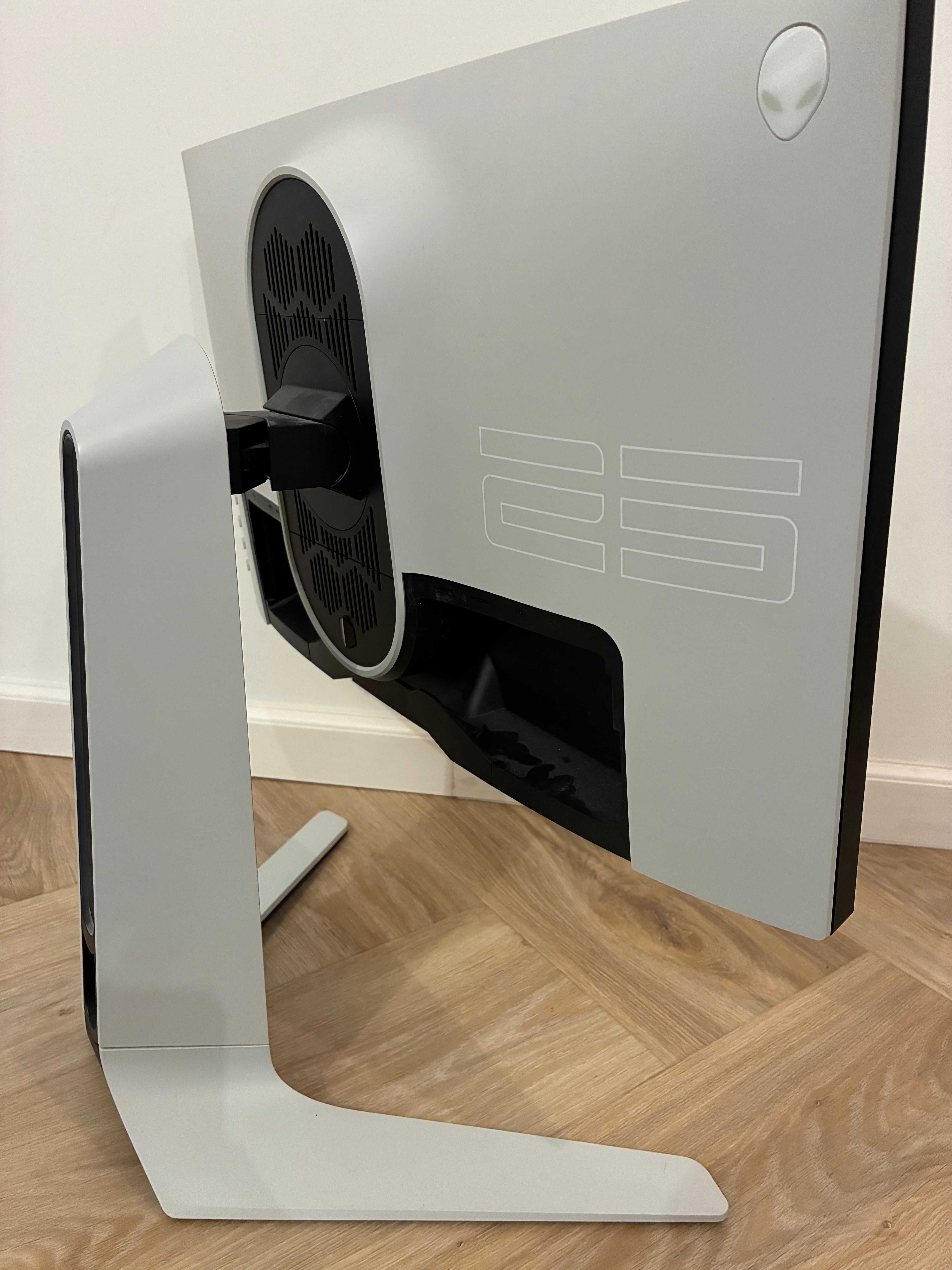 Monitor Dell Alienware 240HZ, 25 cali. Uszkodzona matryca.