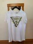 T-shirt branca Guess