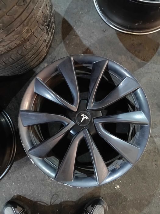 Диски на теслу модель 3/Y r20 5*114,3 оригінал,не варені не катані.