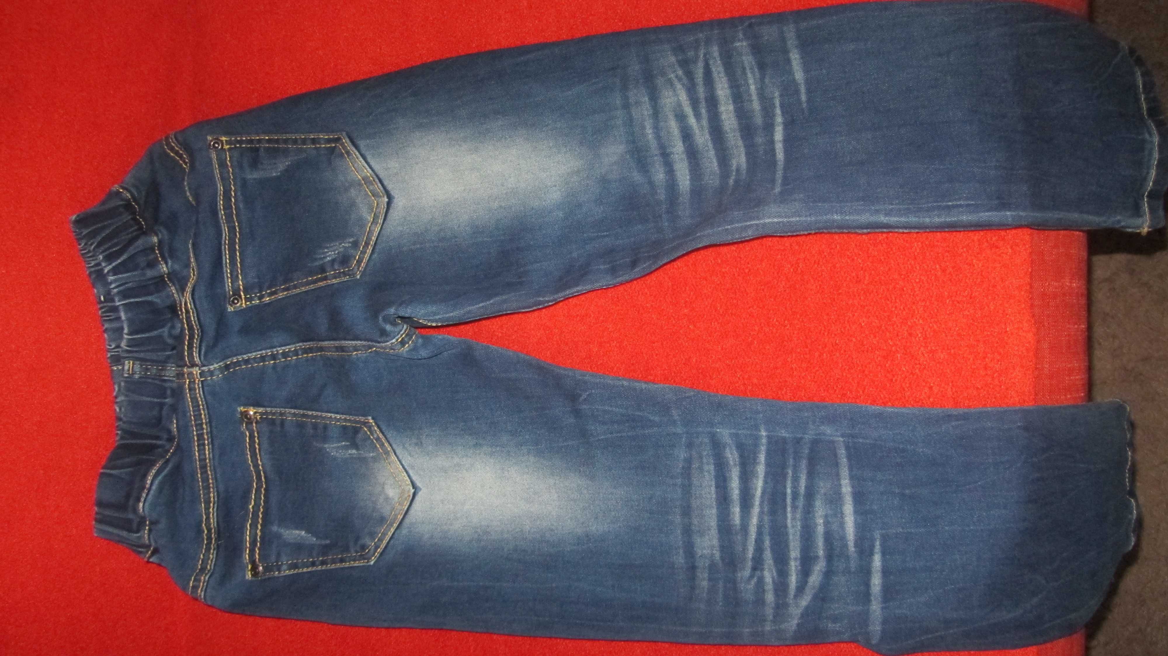 Свитера и джинсы на р.116-122 для девочки