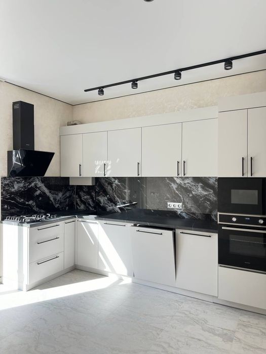 Новий ТАУНХАУС з новим ремонтом, м.Буча, вул.Києво-Мироцька.