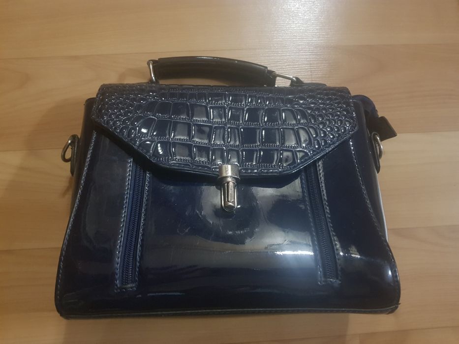 Сумка лакова синя