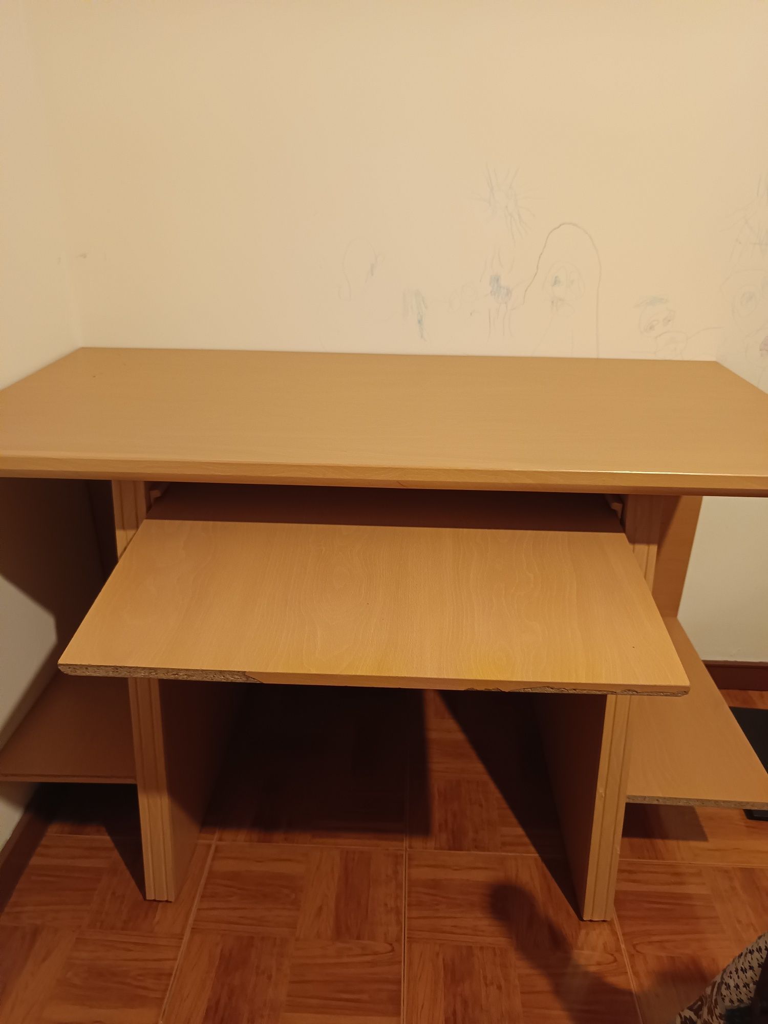 Secretaria 1,20m em bom estado